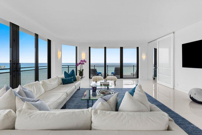 3100 S Ocean Blvd in Palm Beach, FL - Building Photo - Building Photo