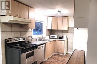 709 Roberts Rd in Innisfil, ON - Building Photo - Building Photo