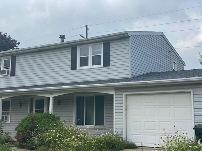 2068 Terry Ln in De Pere, WI - Building Photo - Building Photo