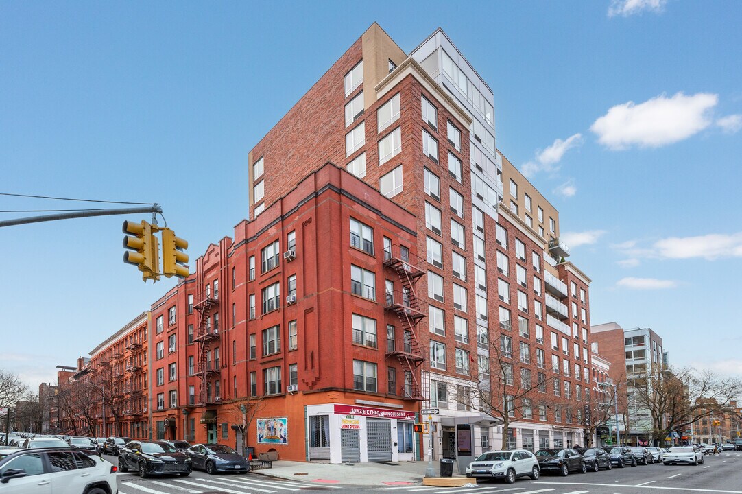 270 W 123rd St in New York, NY - Building Photo