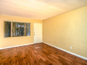 7025 Boulevard Dr in La Mesa, CA - Building Photo - Interior Photo