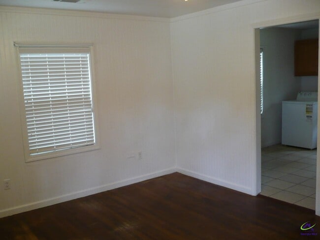 1325 Laura Ave in Warner Robins, GA - Building Photo - Building Photo