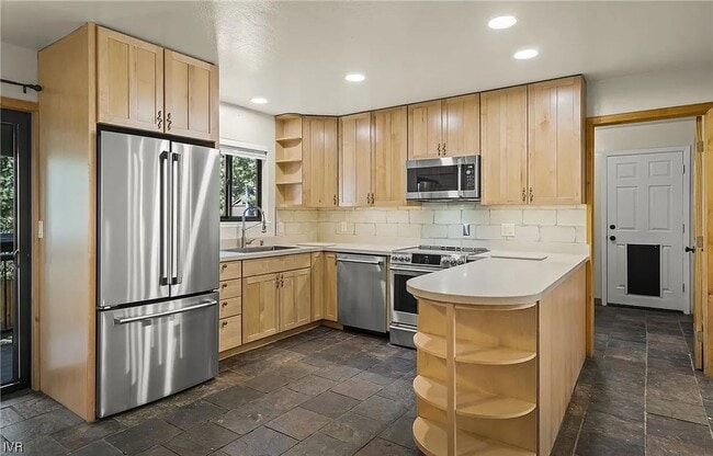 property at 821 Oriole Way