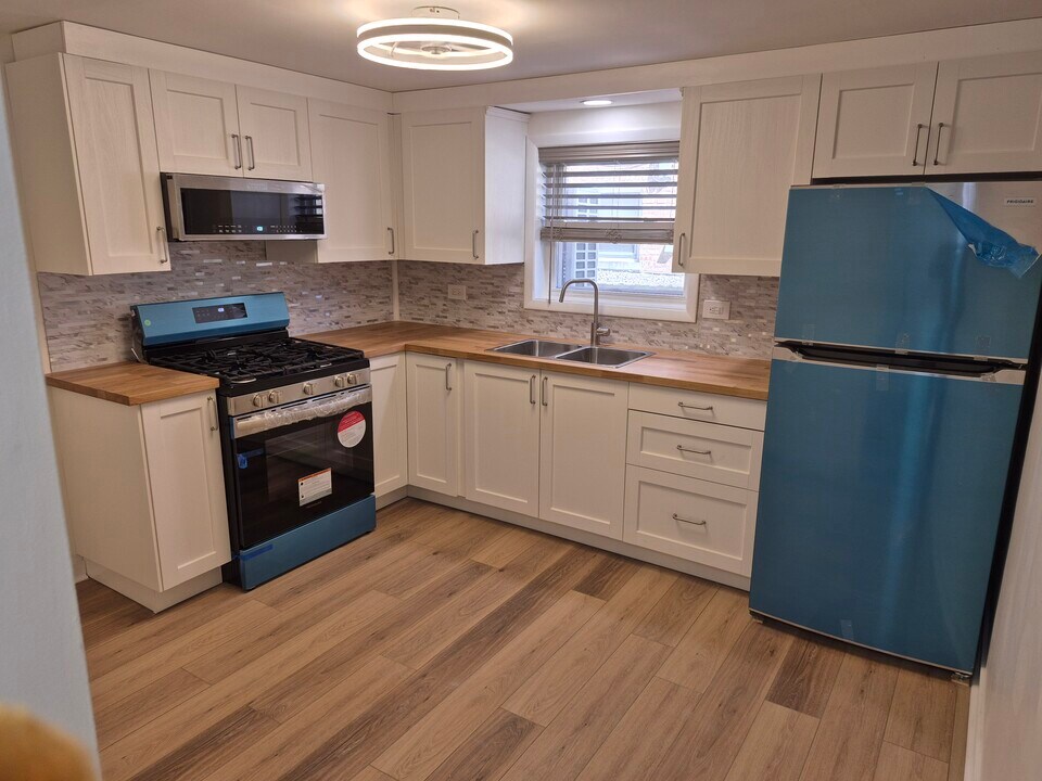 2458 W 111th St, Unit Garden in Chicago, IL - Building Photo