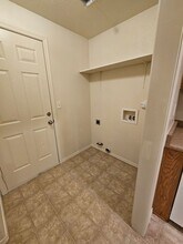 8386 Forest Grove Rd in White City, OR - Building Photo - Building Photo