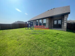 8217 Catclaw Pr in Godley, TX - Building Photo - Building Photo