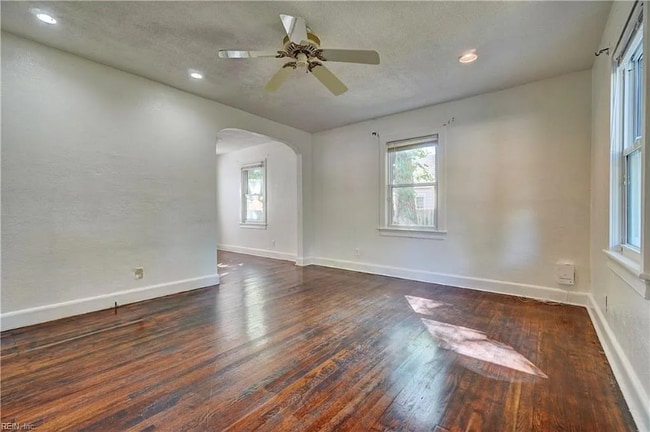 3308 Hyde Cir in Norfolk, VA - Building Photo - Building Photo