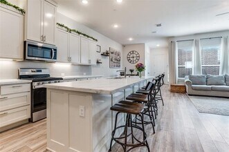 4539 English Maple Dr in Arlington, TX - Building Photo - Building Photo