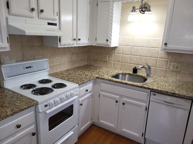 86 Terrace Ave in East Providence, RI - Building Photo - Building Photo