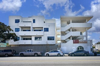 2600 S Catalina St in Los Angeles, CA - Foto de edificio - Building Photo