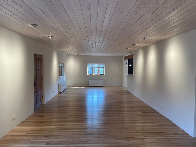 511 Camino Cabra in Santa Fe, NM - Building Photo - Building Photo