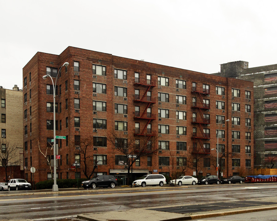 2960 Grand Concourse in Bronx, NY - Building Photo