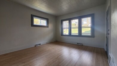 2108 W 5th St in Duluth, MN - Building Photo - Building Photo