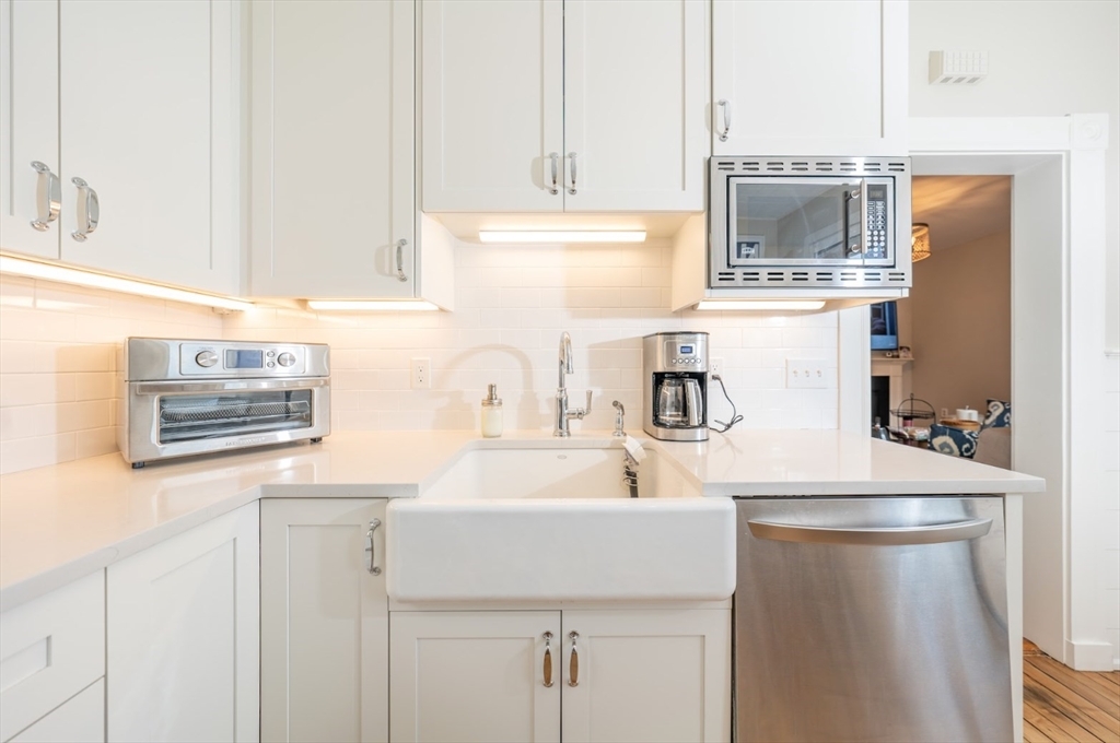 5 Ellwood St in Boston, MA - Building Photo