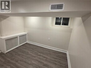 8 Nightingale St in Hamilton, ON - Building Photo - Building Photo