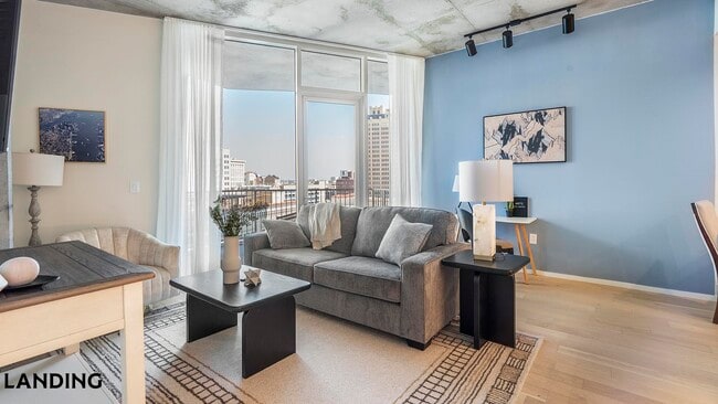 143 E Commerce St in San Antonio, TX - Foto de edificio - Building Photo