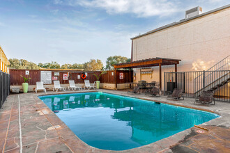 Courtyards by the Lake in Lubbock, TX - Foto de edificio - Building Photo