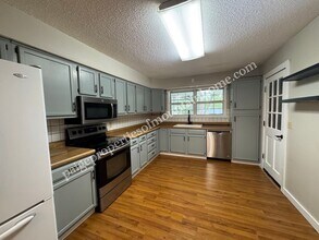 106 Parkview Dr in Mountain Home, AR - Building Photo - Building Photo