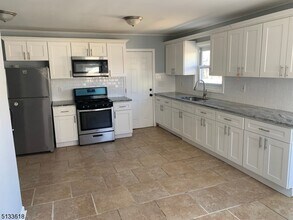 9 Bedford Terrace in Irvington, NJ - Building Photo - Building Photo