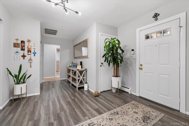 29 Joyce Ln in Woodbury, NY - Building Photo - Building Photo