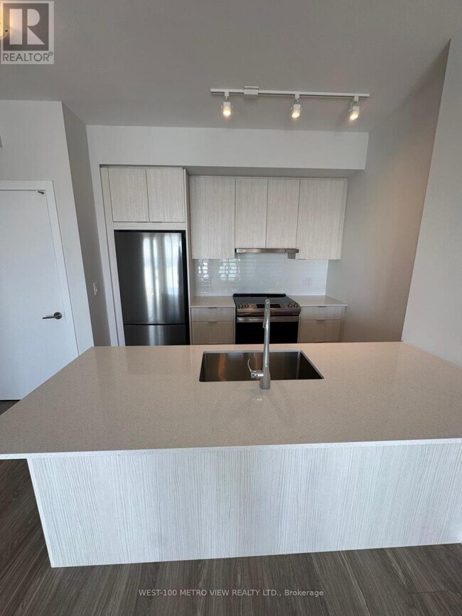 430-3430 Square One Dr in Mississauga, ON - Building Photo - Building Photo