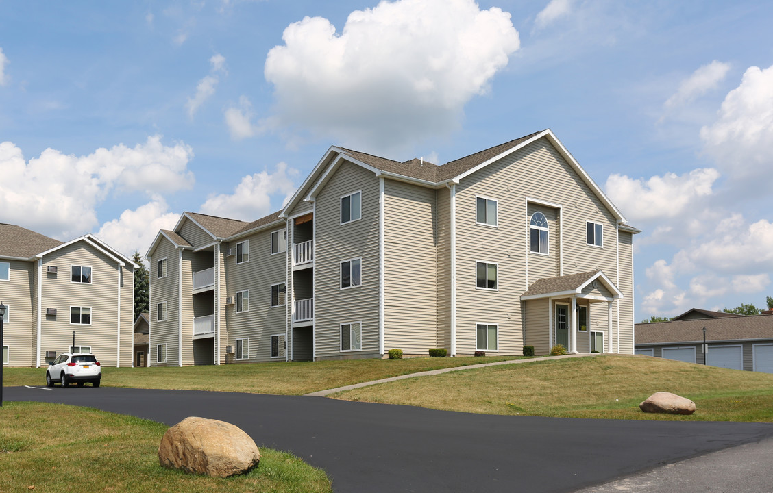 Georgian Court Apartments in Liverpool, NY - Building Photo