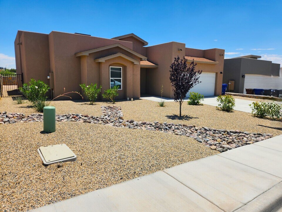 1367 Lenox Ave in Las Cruces, NM - Building Photo