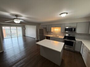13 Scotdale Rd in La Grange Park, IL - Building Photo - Building Photo