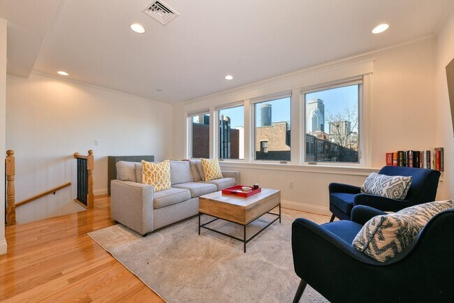 643 Tremont St, Unit 3 in Boston, MA - Building Photo - Building Photo