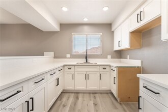 5689 E Lake Mead Blvd in Las Vegas, NV - Building Photo - Building Photo