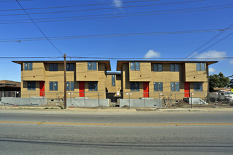 153 E Riverside Dr in Watsonville, CA - Foto de edificio - Building Photo