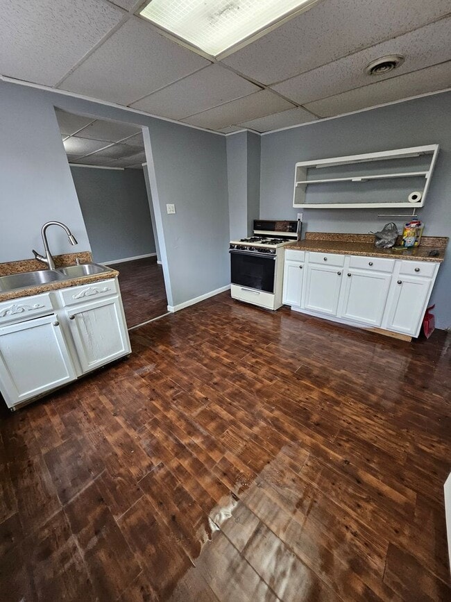 property at 701 E 24th St