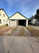 402 2nd St SE in Jamestown, ND - Building Photo - Building Photo