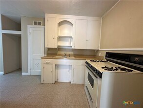 908 Pecan St in Seguin, TX - Building Photo - Building Photo