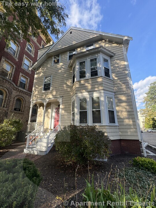 381 Harvard St in Cambridge, MA - Building Photo