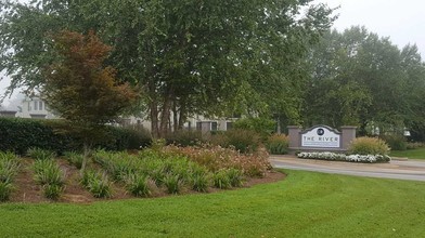 The River Apartments in Valley, AL - Foto de edificio - Building Photo