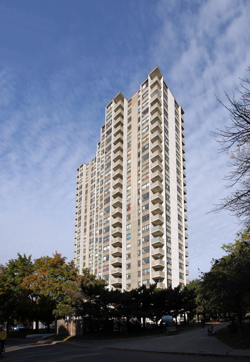 Gallery Towers in Toronto, ON - Building Photo