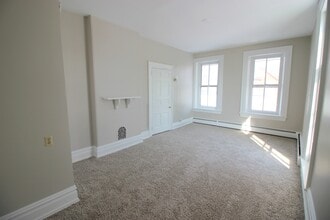 322 Hodgson St, Unit 3 in Oxford, PA - Building Photo - Building Photo