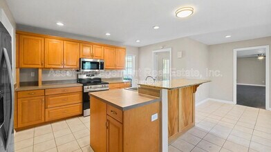 14010 102nd Ave in Largo, FL - Building Photo - Building Photo