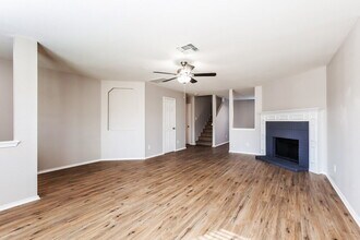 1619 Spice Spg in San Antonio, TX - Foto de edificio - Building Photo