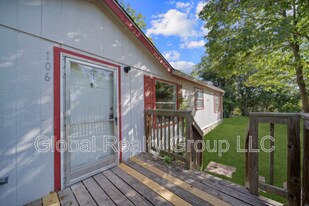 106 Haeckerville Rd in Cibolo, TX - Building Photo