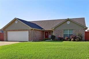 115 Savanna Dr in Luling, LA - Building Photo