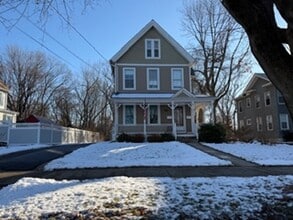 453 N Main St, Unit 1 in Wallingford, CT - Foto de edificio - Building Photo