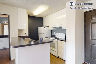 3883 Ingraham St in San Diego, CA - Building Photo - Building Photo