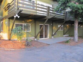 411 Idaho Ave in Escondido, CA - Building Photo