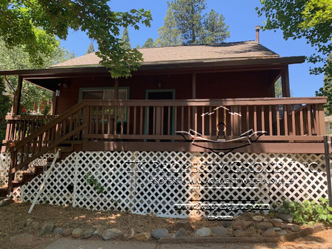 214 Rhode Island St in Grass Valley, CA - Building Photo - Building Photo