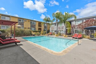 725 Washington Heights Rd in El Cajon, CA - Building Photo