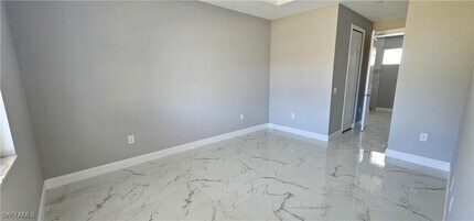 4706 6th St W in Lehigh Acres, FL - Foto de edificio - Building Photo