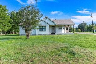 253 Whippoorwill Dr in Stonewall, LA - Building Photo