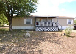 145 Co Rd 3821 in San Antonio, TX - Building Photo